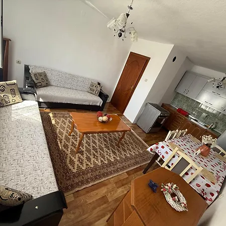 Xhermi House Entire 2nd Floor! ゲストハウス ポグラデツ