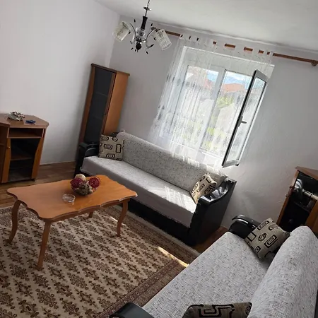 ゲストハウス Xhermi House Entire 2nd Floor! ポグラデツ